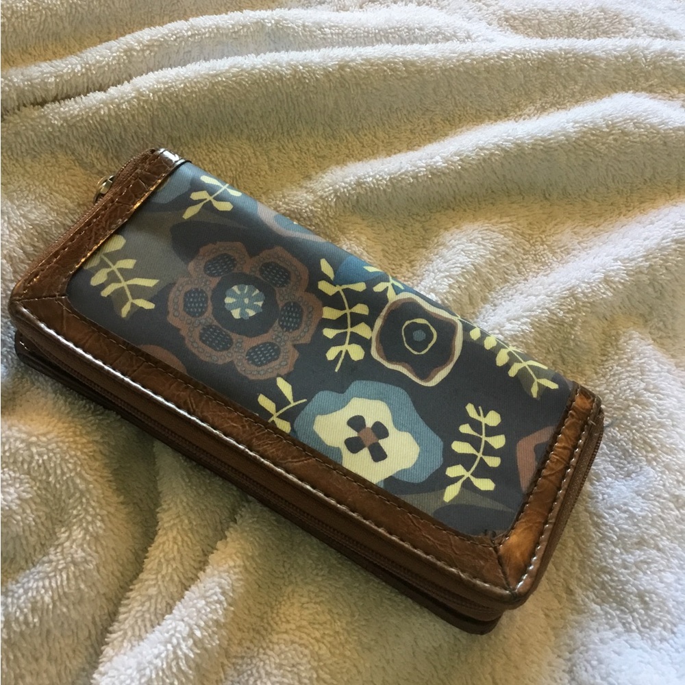 Target Floral Pattern Zip Wallet in Brown and Navy - Picture 3 of 9